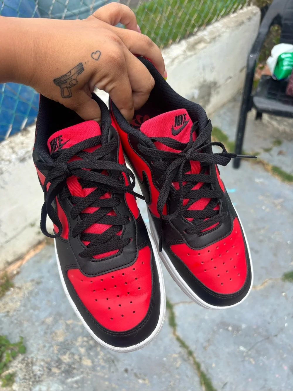 Nike Kids Low-Top Sneakers - Black & Red